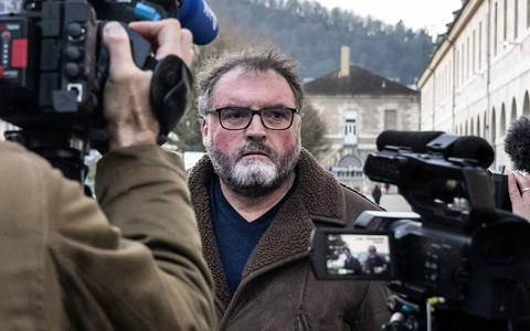 Der Verteidiger des wegen des Vergiftens von Patienten angeklagten Arztes hat auf Freispruch plädiert. - Foto: Arnaud Finistre/AFP/dpa