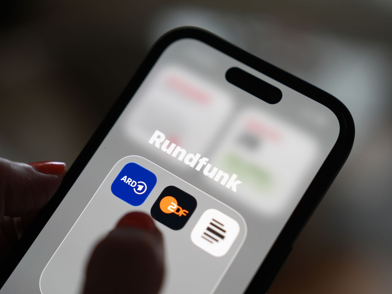 ARD und ZDF rücken bei den Audio-Inhalten näher zusammen. - Foto: Marcus Brandt/dpa