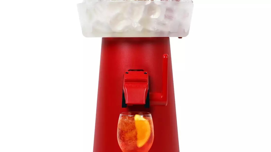 Spritz statt Glühwein: Italiens Kult-Aperitif wird in der kalten Jahreszeit zum Renner / Ready-to-Drink-Systeme wie Sprizzer sorgen für unkompliziertes Mixen und Genuss bei jeder Feier - Bild: presseportal.de