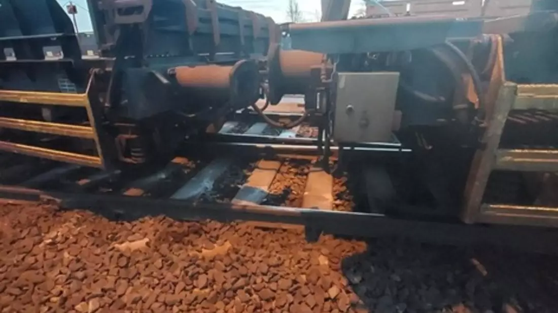BPOL-FL: Autozug bei Rangierfahrt entgleist - Bild: presseportal.de