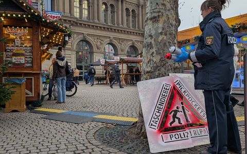 POL-PPMZ: Vermehrt Taschendiebstähle in Mainzer Innenstadt - Polizei mit Piktogramm-Präventionsaktion unterwegs - Foto: presseportal.de
