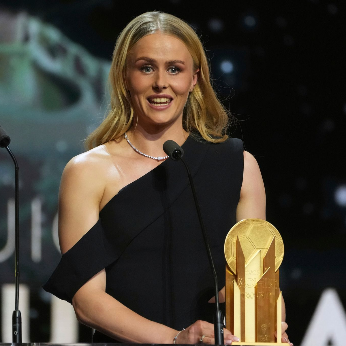 Bekommt noch eine Auszeichnung: Hannah Hampton. - Foto: Thibault Camus/AP/dpa