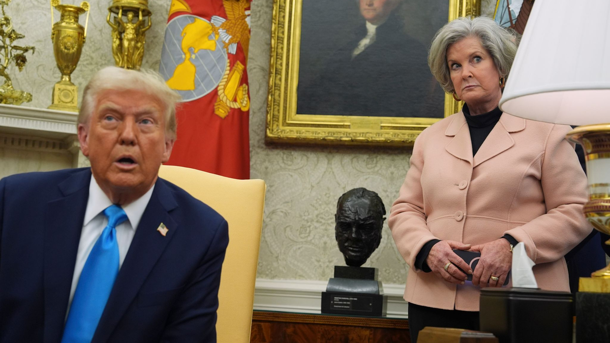 Die Stabschefin des Weißen Hauses, Susie Wiles, äußert sich überraschend offen über ihren Chef. (Archivbild) - Foto: Evan Vucci/AP/dpa