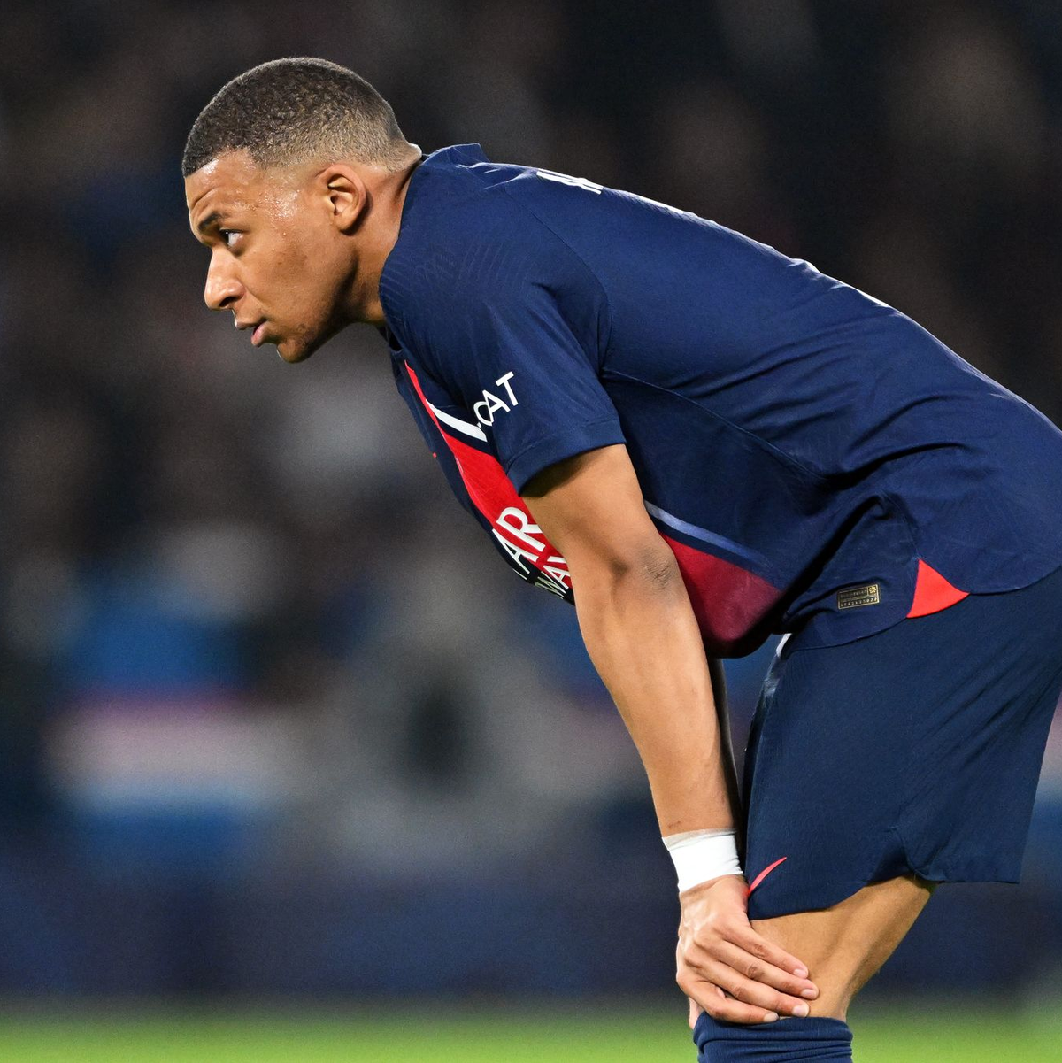 Das Arbeitsgericht hat Kylian Mbappé im Gehaltsstreit mit PSG recht gegeben (Archivbild). - Foto: Robert Michael/dpa