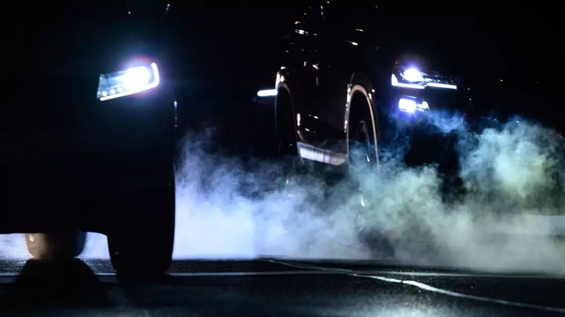 Die EU-Kommission will vom 100-Prozent-Reduktionsziel für Autos beim klimaschädlichen CO2-Ausstoß abrücken. (Symbolbild) - Bild: Robert Michael/dpa