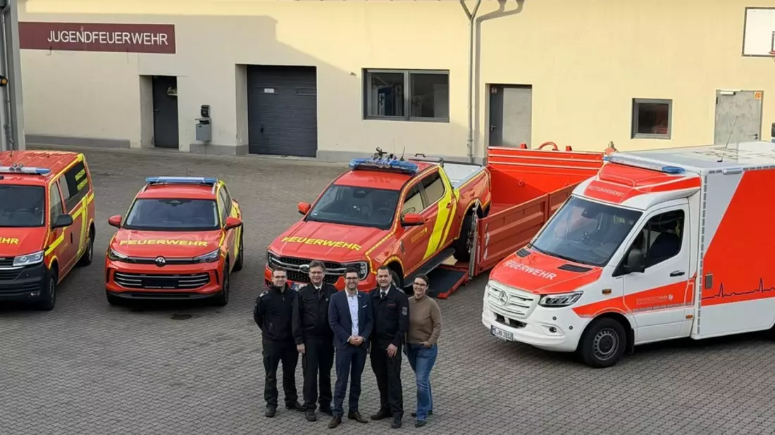 FW-HAAN: Fahrzeugübergabe durch den Bürgermeister an die Feuerwehr Haan - Bild: presseportal.de