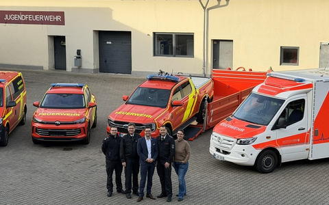 FW-HAAN: Fahrzeugübergabe durch den Bürgermeister an die Feuerwehr Haan - Foto: presseportal.de