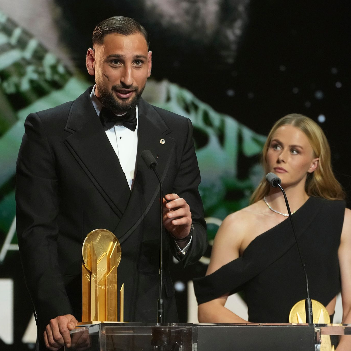 Nach dem Ballon d'Or gab es noch eine Auszeichnung für Donnarumma und Hampton. (Archivbild) - Foto: Thibault Camus/AP/dpa