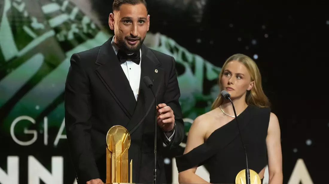 Nach dem Ballon d'Or gab es noch eine Auszeichnung für Donnarumma und Hampton. (Archivbild) - Bild: Thibault Camus/AP/dpa