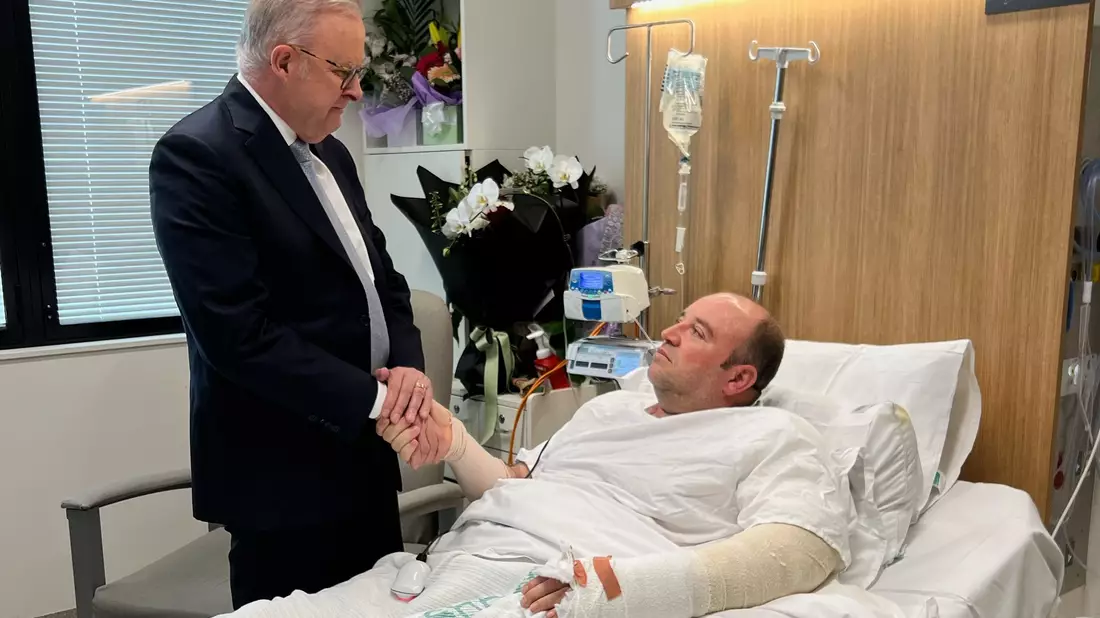 Ahmed al-Ahmed wurde als «Held von Sydney» bekannt und liegt im Krankenhaus. - Bild: Australian Prime Minister Office/Australian Prime Minister Office/AP/dpa