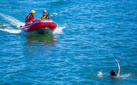 Die Zahl der Badetoten dürfte laut DLRG 2025 bei deutlich unter 400 liegen. (Archivbild) - Foto: Jens Büttner/dpa-Zentralbild/ZB