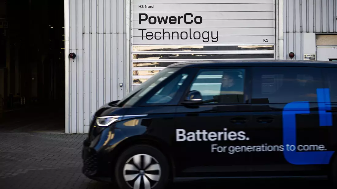 Erstmals zum Einsatz kommen sollen die Zellen aus Salzgitter bei den neuen Elektro-Kleinwagen VW ID. Polo und Cupra Raval. - Bild: Moritz Frankenberg/dpa