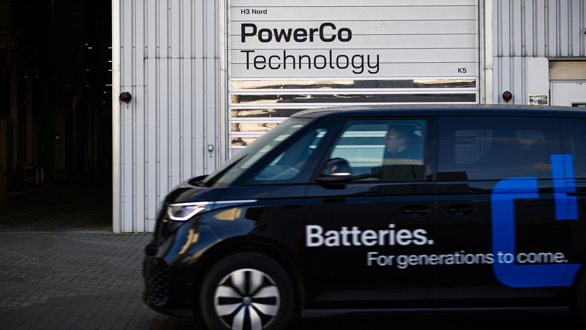 Erstmals zum Einsatz kommen sollen die Zellen aus Salzgitter bei den neuen Elektro-Kleinwagen VW ID. Polo und Cupra Raval. - Foto: Moritz Frankenberg/dpa