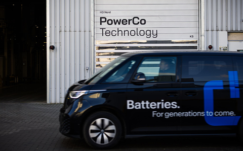 Erstmals zum Einsatz kommen sollen die Zellen aus Salzgitter bei den neuen Elektro-Kleinwagen VW ID. Polo und Cupra Raval. - Foto: Moritz Frankenberg/dpa