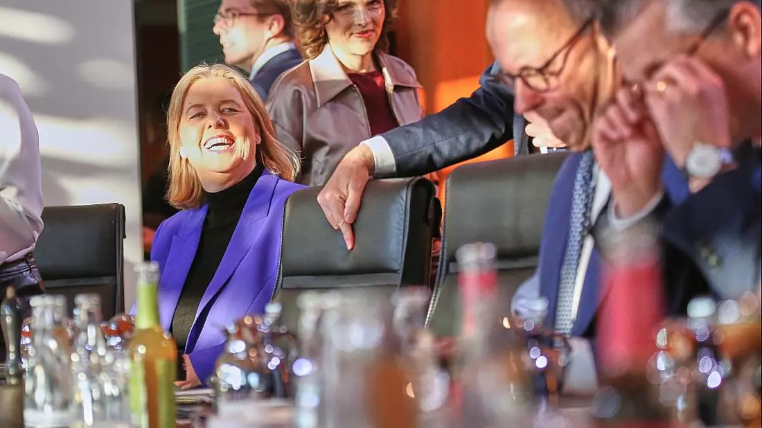 Bärbel Bas und Friedrich Merz im Kabinett - Bild: über dts Nachrichtenagentur