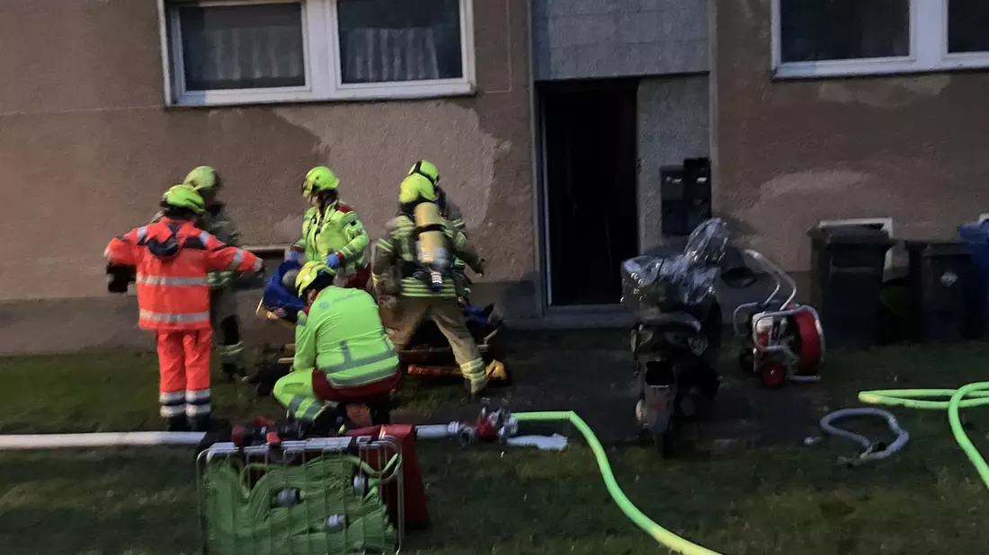 FW Ratingen: FW Ratingen: - Person aus verrauchter Wohnung gerettet - Bild: presseportal.de