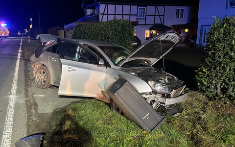 POL-HX: Verdacht eines illegalen Kraftfahrzeugrennens auf der B7 - Zwei Fahrzeuge sichergestellt - Zwei Jugendliche schwer verletzt - Foto: presseportal.de