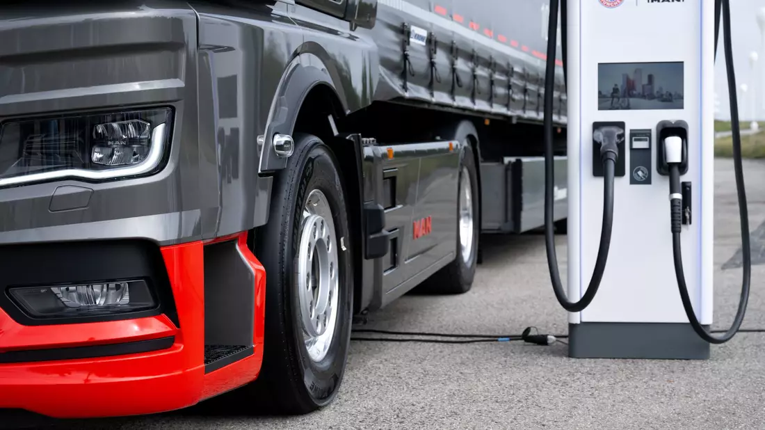 Auch bei Lkw spielt Elektromobilität künftig eine größere Rolle. (Symbolbild)  - Bild: Sven Hoppe/dpa