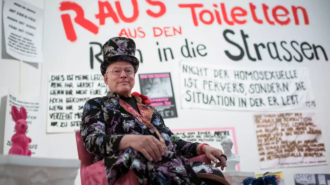 Rosa von Praunheim ist im Alter von 83 Jahren gestorben. (Archivbild) - Bild: Bernd von Jutrczenka/dpa
