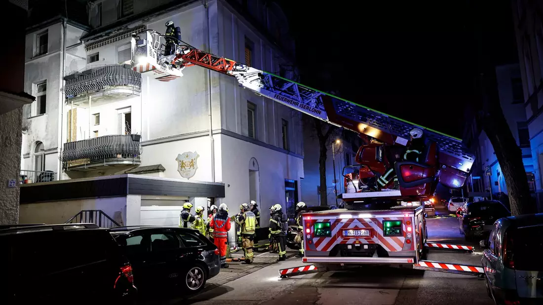 FW-MK: Feuerwehr rettet 11 Personen aus verrauchtem Gebäude - Bild: presseportal.de