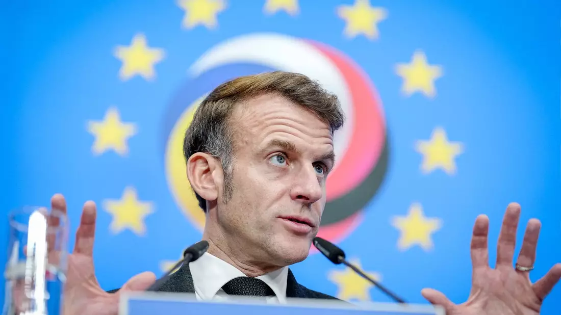 Macron will, dass Fake-Konten schneller aus sozialen Netzwerken entfernt werden (Archivbild). - Bild: Kay Nietfeld/dpa