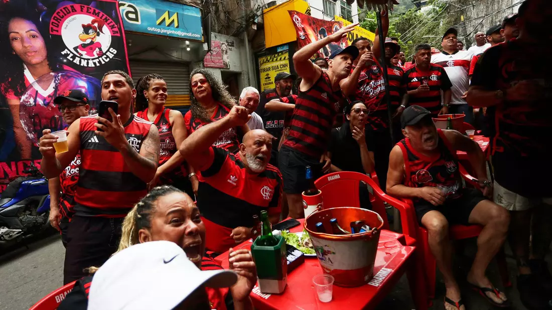 Die Fans von Flamengo fieberten in der brasilianischen Heimat mit. - Bild: Bruna Prado/AP/dpa