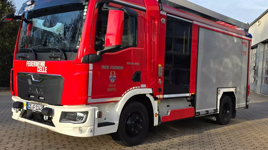 FW Celle: Neues Löschgruppenfahrzeug für die Ortsfeuerwehr Bostel - Bild: presseportal.de
