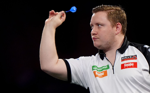 Souverän zum Start: Deutschlands bester Darts-Profi Martin Schindler gewinnt Runde eins bei der WM. - Foto: Bradley Collyer/PA Wire/dpa