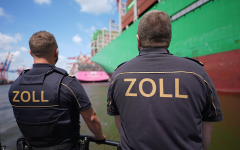 In Hamburg entdeckten die Zollfahnder im Jahr 2025 mehrfach große Mengen an Kokain in Seecontainern. (Archivbild) - Foto: Marcus Brandt/dpa