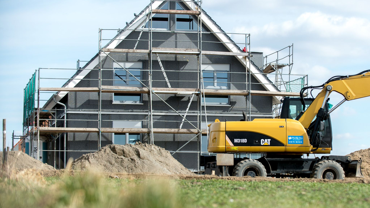 Fördermittel gibt es für Häuser mit bestimmtem Energiestandard und umweltfreundlicher Heizung. (Illustration) - Foto: Hauke-Christian Dittrich/dpa/dpa-tmn