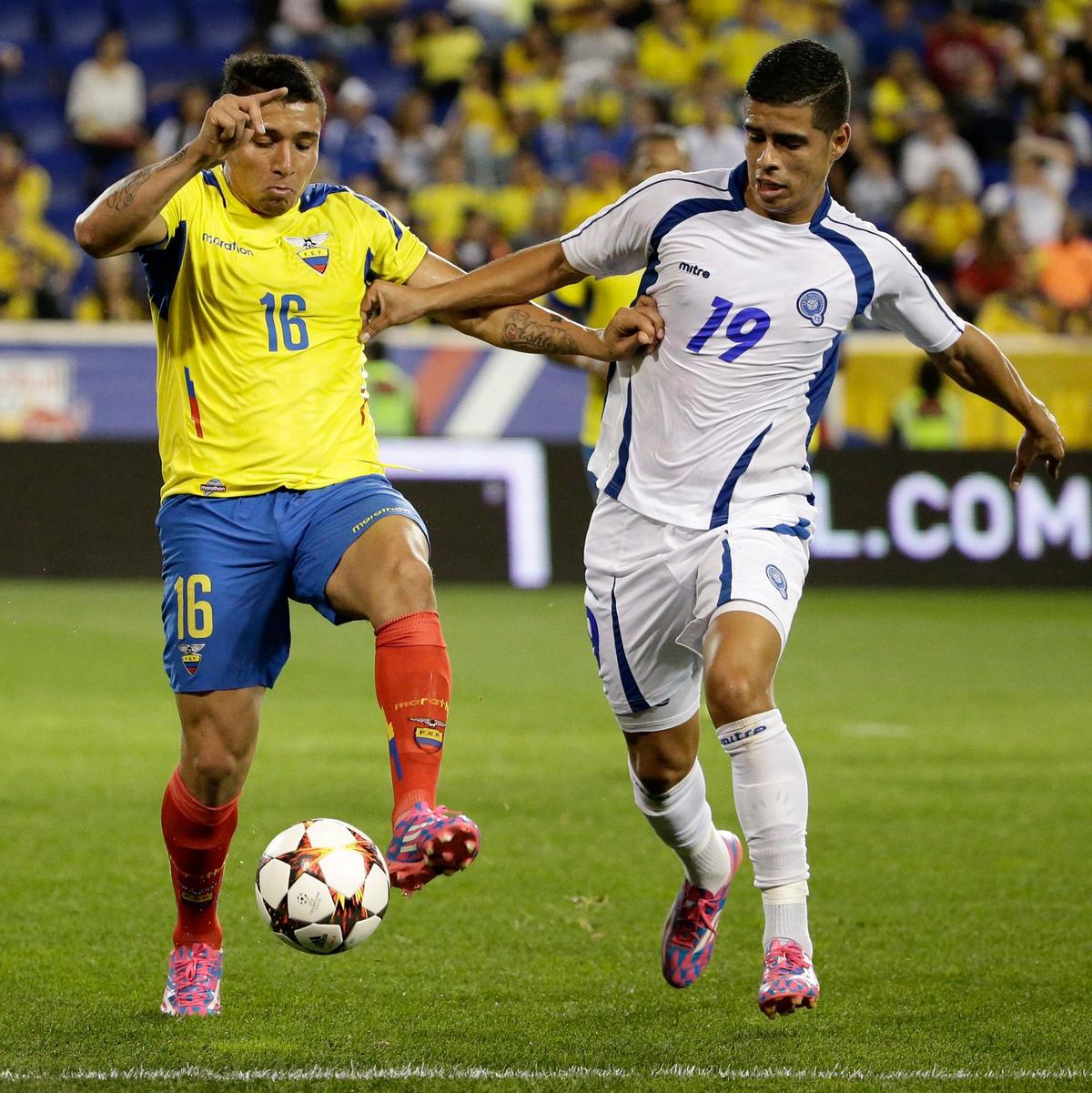 Mario Pineida war ehemaliger Nationalspieler Ecuadors. (Archivbild) - Foto: picture alliance / dpa