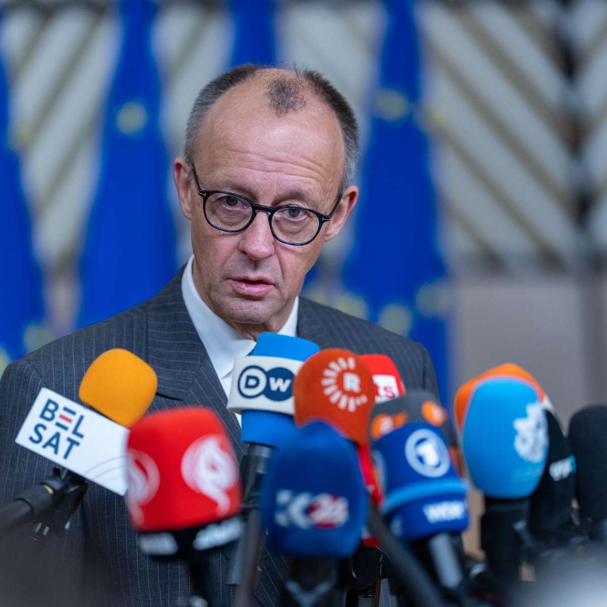 Nicht nur für den ukrainischen Präsidenten Selenskyj geht es bei dem Gipfel um sehr viel. - Foto: Michael Kappeler/dpa