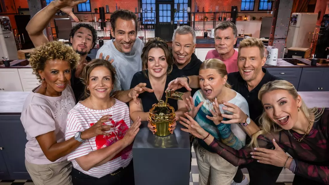Arabella Kiesbauer René Casselly Rebecca Immanuel Alexander Mazza Paula Lambert Thomas Hermanns Anne-Sophie Briest Thomas Helmer Maximilian Arland Anna-Carina Woitschack Das große Promibacken - Bild: Joyn/Claudius Pflug, presseportal.de