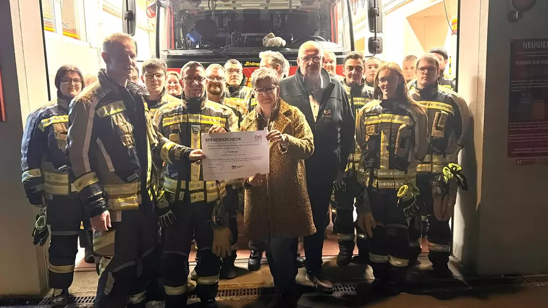 FW Hünxe: Großzügige Spende für den Förderverein der Freiwilligen Feuerwehr in Drevenack e.V. - Bild: presseportal.de