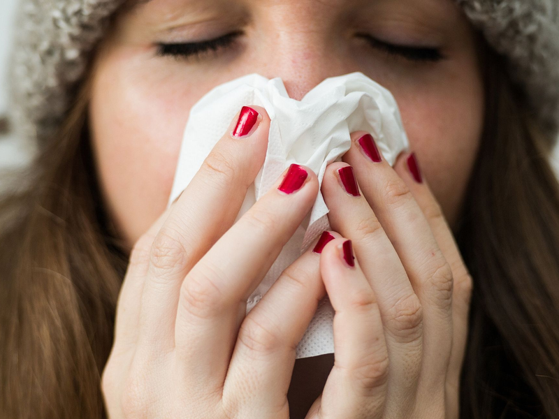 Die jährliche Grippewelle nimmt langsam Fahrt auf. (Symbolbild) - Foto: Christina Sabrowsky/dpa/dpa-tmn