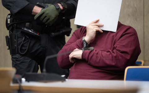 Bei der Fahrt Anfang März war der Angeklagte laut Staatsanwaltschaft gezielt auf Menschen zugefahren. Eine 83-jährige Frau und ein 54-jähriger Mann wurden getötet. - Foto: Marijan Murat/dpa