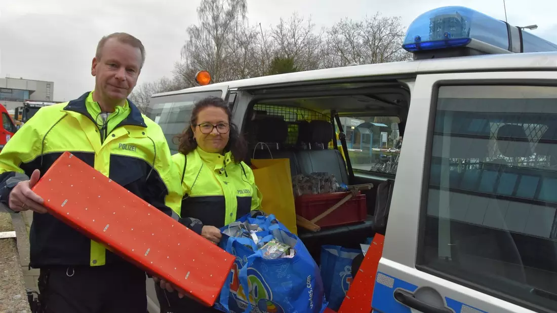 POL-MS: 40 Jahre Weihnachtsspendenaktion - Angehörige der Polizei Münster spenden mehr als 4000 Euro für die Kinderneurologie des UKM - Bild: presseportal.de