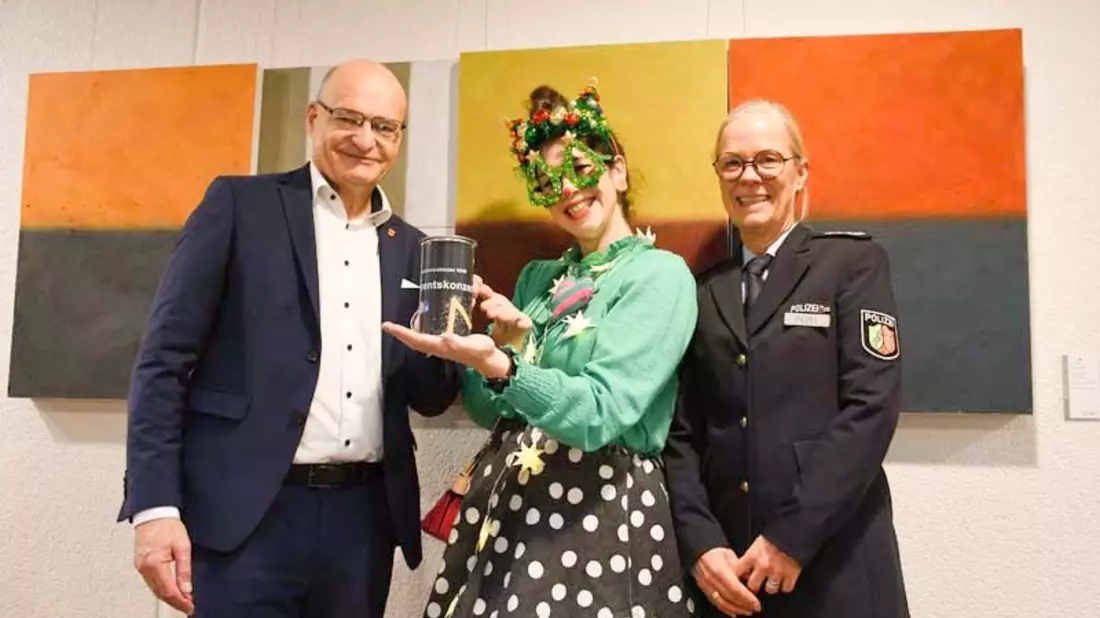 POL-ST: Kreis Steinfurt, Spendenübergabe nach Adventskonzert, fast 3000 Euro für die Klinikclowns im Kreis Steinfurt - Bild: presseportal.de