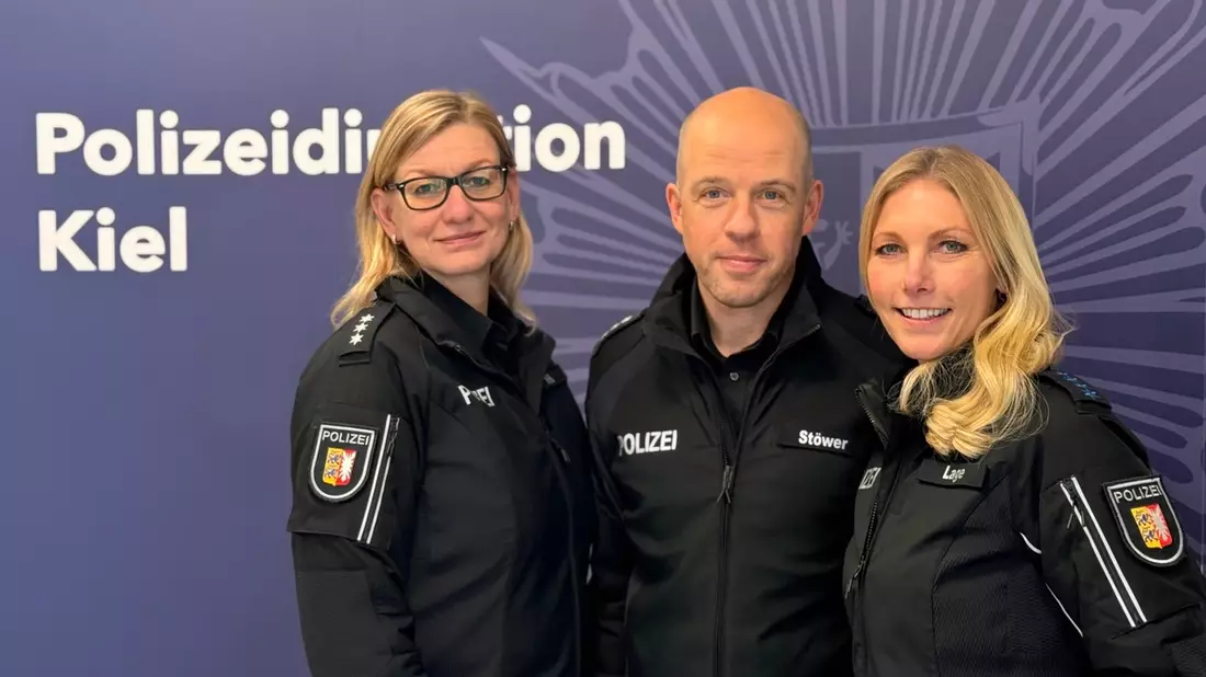 POL-KI: 251218.2 Kiel / Kreis Plön: Ein Moment des Dankes - zwischen Förde, Fakten und Vertrauen - Bild: presseportal.de