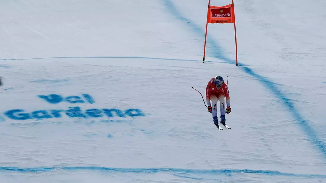 Marco Odermatt zeigte auf der Saslong-Piste wieder mal eine famose Fahrt. - Bild: Gabriele Facciotti/AP/dpa
