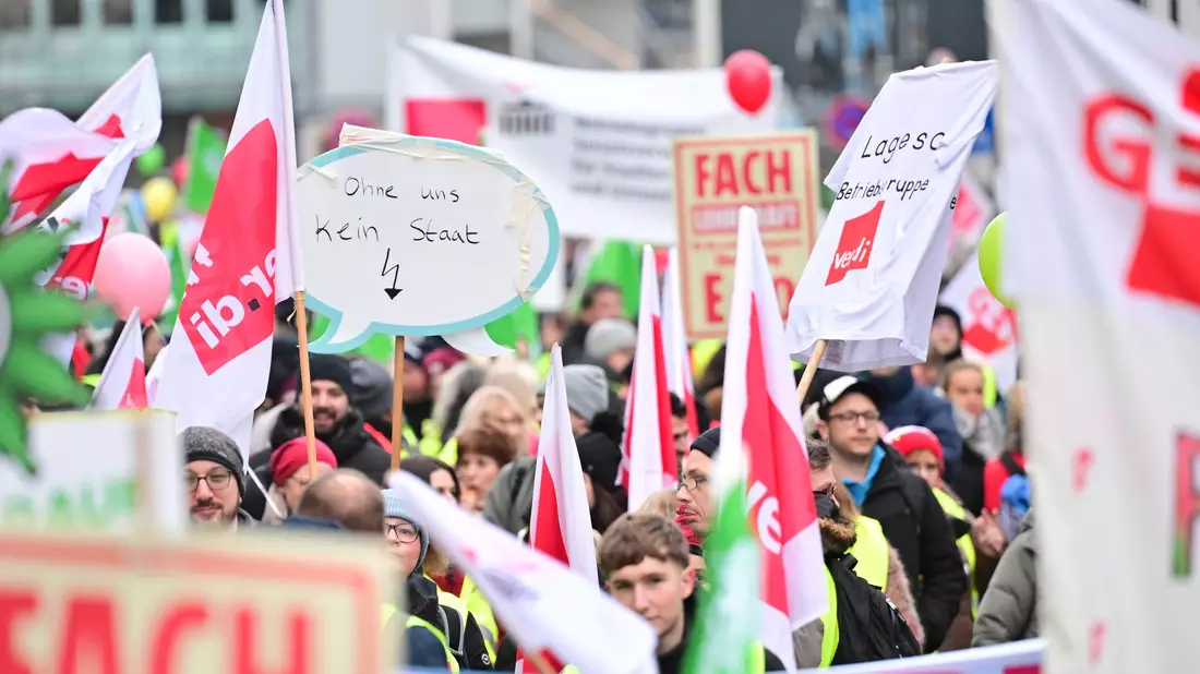 Warnstreik in der Hauptstadt. - Bild: Sebastian Christoph Gollnow/dpa