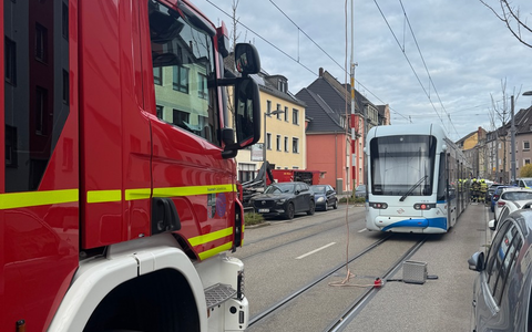 FW-GE: Tödlicher Unfall mit Straßenbahn in Gelsenkirchen-Beckhausen - Foto: presseportal.de
