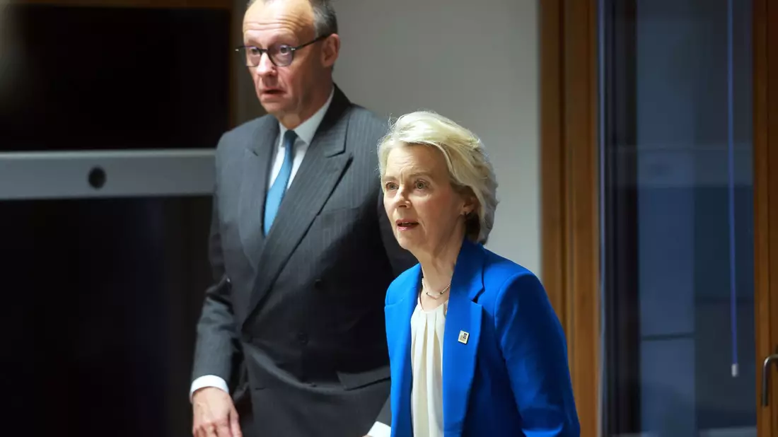Werben für die Nutzung russischer Gelder: EU-Kommissionspräsidentin Ursula von der Leyen und Bundeskanzler Friedrich Merz - Bild: Olivier Hoslet/Pool EPA/AP/dpa