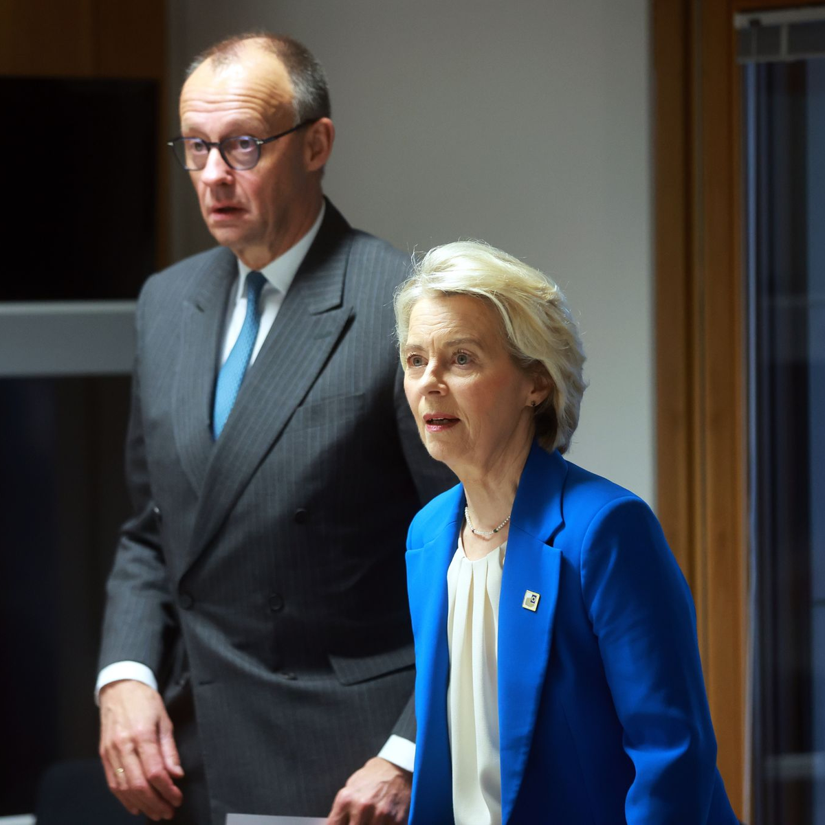 Werben für die Nutzung russischer Gelder: EU-Kommissionspräsidentin Ursula von der Leyen und Bundeskanzler Friedrich Merz - Foto: Olivier Hoslet/Pool EPA/AP/dpa
