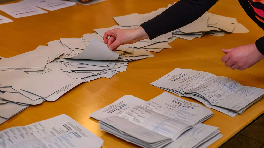 Wurde nach der Bundestagswahl richtig gezählt? Das BSW hat weiterhin Zweifel. - Bild: Patrick Pleul/dpa