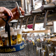 Der Hotel- und Gaststättenverband Dehoga sieht in der digitalen Trinkgeld-Variante eine Reaktion auf sich verändernde Zahlungsgewohnheiten. (Archivbild) - Foto: Britta Pedersen/dpa