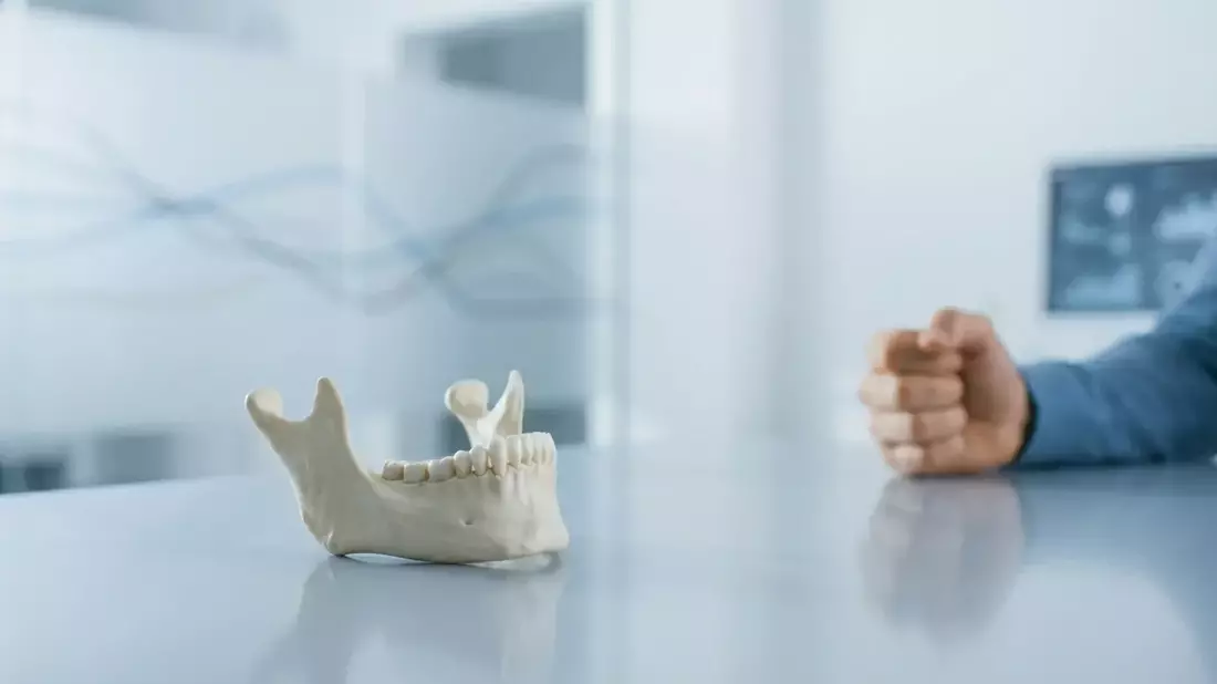 CMD-Therapie 2025: Schiene allein reicht nicht mehr gegen Stress-Kiefer - Bild: über boerse-global.de