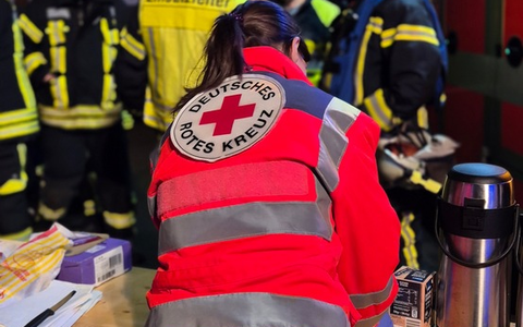 FW Schalksmühle: Großeinsatz durch Brand in Schalksmühle-Everinghausen - Foto: presseportal.de
