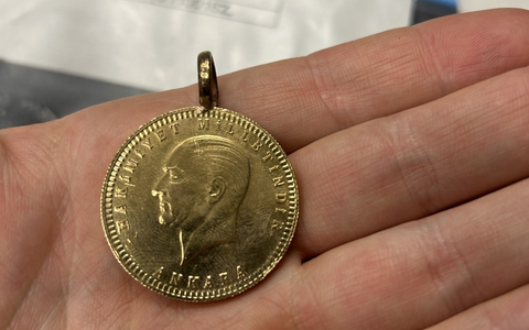 HZA-BI: Bielefelder Zoll verhindert Goldschmuggel am Flughafen/Reisende hatte Goldschmuck im Wert von rund 15.500 Euro nicht angemeldet - Foto: presseportal.de