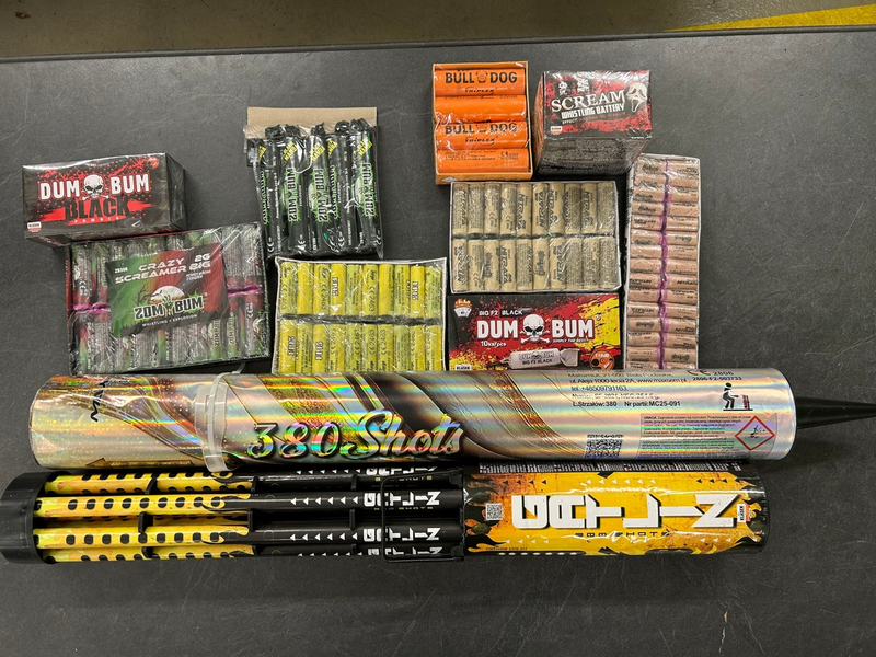 HZA-HH: 6000 Feuerwerkskörper durch den Hamburger Zoll sichergestellt//Zoll warnt vor gefährlichem Feuerwerk aus dem Ausland - Foto: presseportal.de